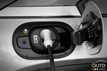 Mazda MX-30, charging
